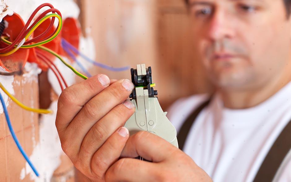 besoin d'un électricien Estouches